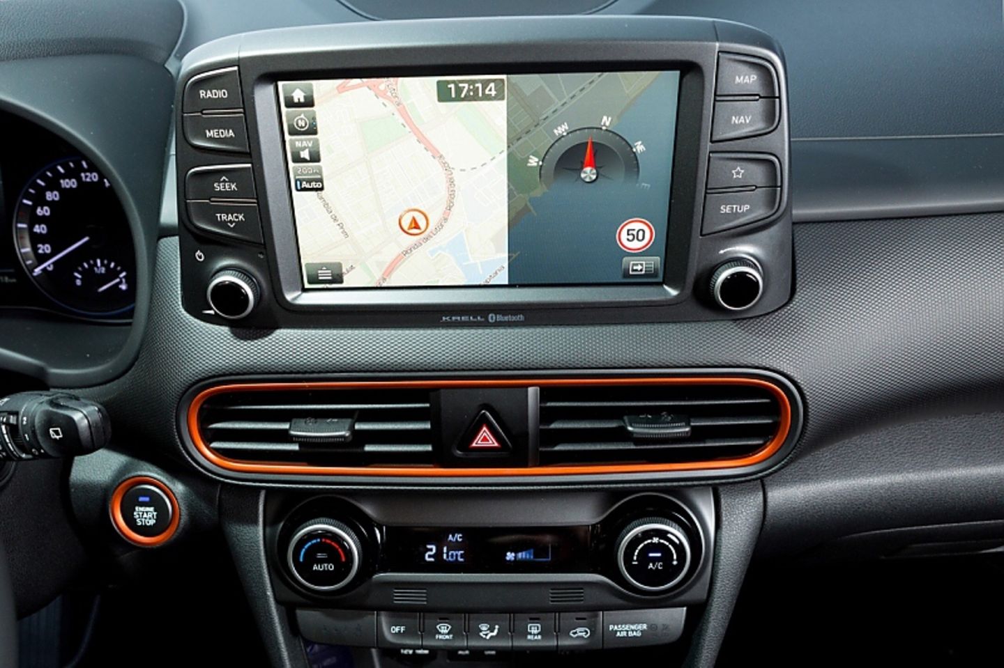 Über das zentrale Display lassen sich beim Hyundai Kona viele Funktionen steuern