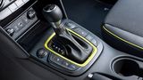 Hyundai Kona: Umrandung der Schaltbox in Wagenfarbe