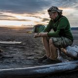 "Auch nach dem Anlegen war vor allem Joey pausenlos auf Achse, hat Feuer gemacht, Sachen repariert, geschnitzt oder geangelt."