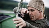 Mit Pfeil und Bogen jagten die beiden Musiker Fische. Häufig hat es geklappt, weil sie einfach direkt in den Schwarm gezielt hatten.