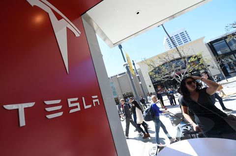 Tesla hat ein strahlendes Image, doch den Angestellten weht ein harscher Wind ins Gesicht.