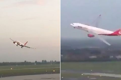 Die letzte Air-Berlin-Maschine aus Miami bei ihrem Flugmanöver über dem Flughafen von Düsseldorf