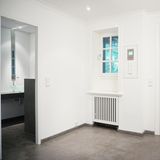 Gleich acht Badezimmer befinden sich in dem Haus.