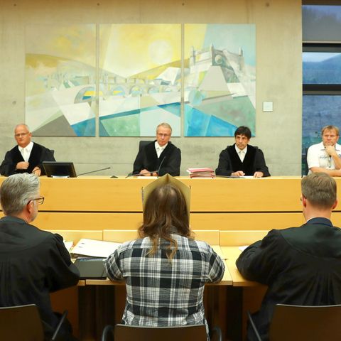 Gerichtsprozess: Teenager sterben in Gartenlaube. nun steht der Vater vor Gericht
