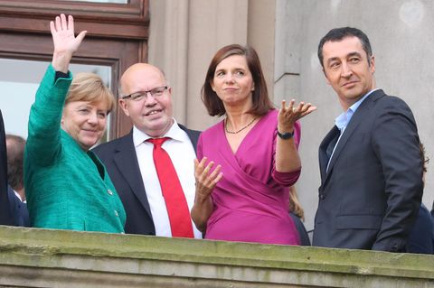 Merkel, Altmaier, Göring-Eckardt und Özdemir auf Balkon - sieht schon etwas nach Jamaika aus