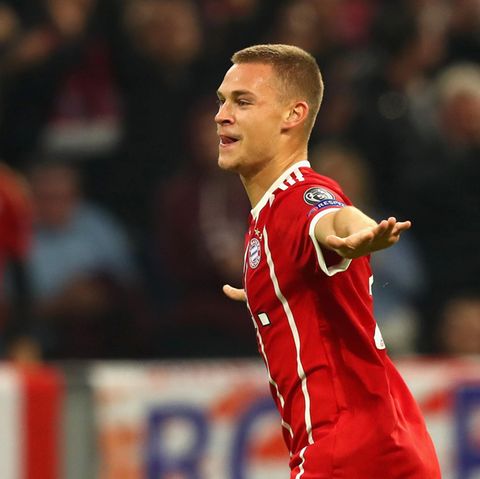 Joshua Kimmich bejubelt sein Tor - Der FC Bayern besiegt Celtic Glasgow in der Champions League
