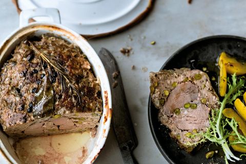 Rustikale Terrine mit Entenbrust, Schweinshack und Pistazien