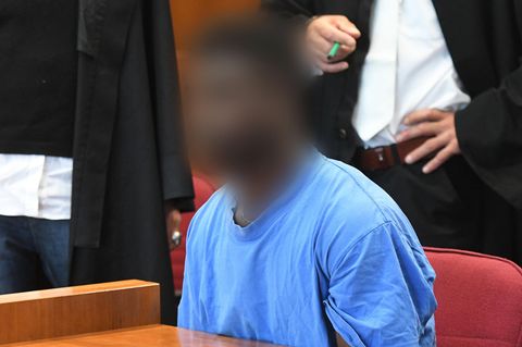 Der 31-Jährige muss wegen der Vergewaltigung in der Bonner Siegaue für elfeinhalb Jahre ins Gefängnis (Foto vom Prozessauftakt)