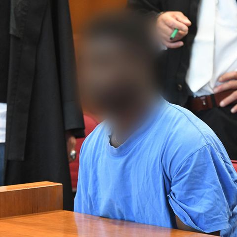 Der 31-Jährige muss wegen der Vergewaltigung in der Bonner Siegaue für elfeinhalb Jahre ins Gefängnis (Foto vom Prozessauftakt)