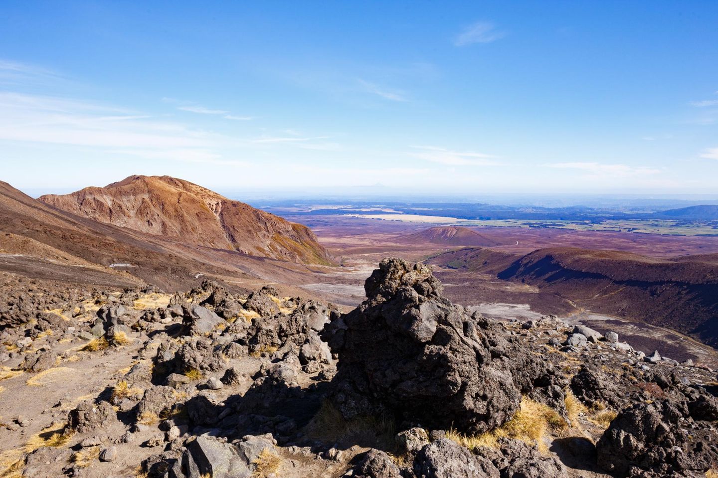 Am Mount Ngauruhoe: Für die knapp 20 Kilometer lange Wanderung muss mann sechs Stunden einplanen.