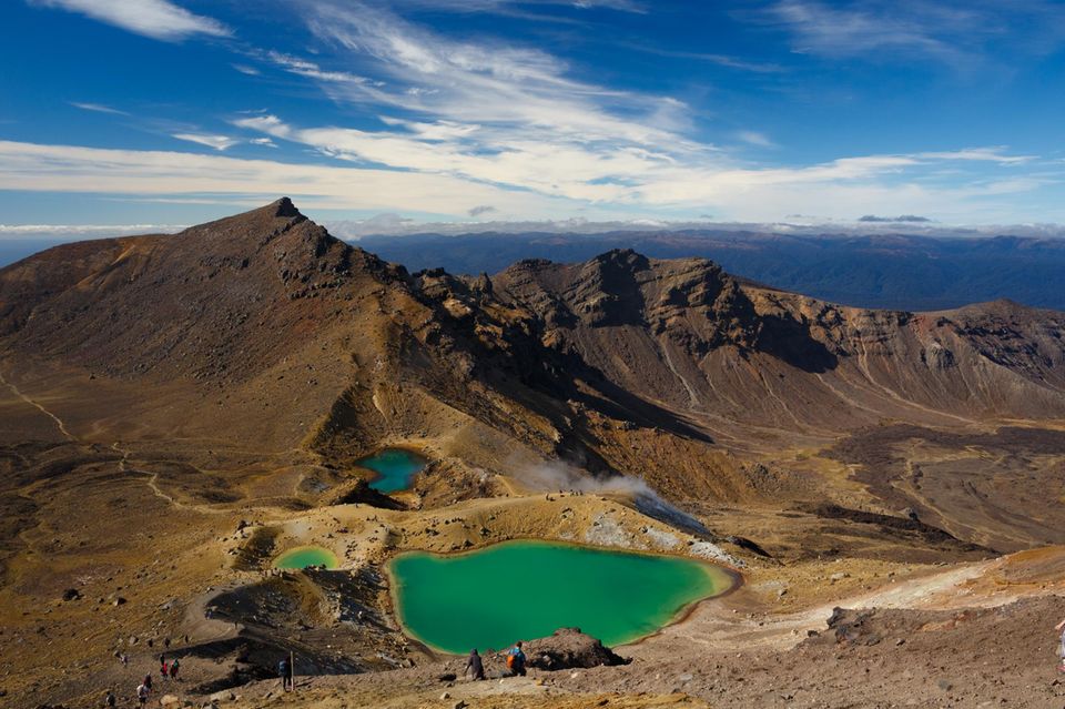 Otro paisaje mundial en el Parque Nacional de Tongariro: encima de un cráter rojo.