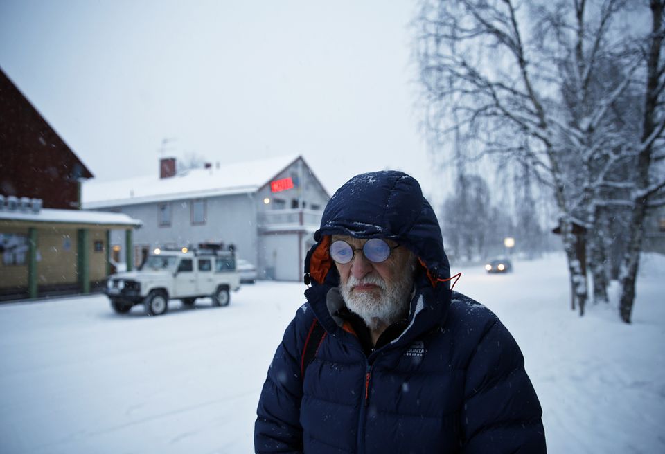Verloren im Altbekannten: Fritz Dressler in der Hauptstraße des samischen Ortes Jokkmokk, durch den er früher häufig zu seiner Hütte reiste 
