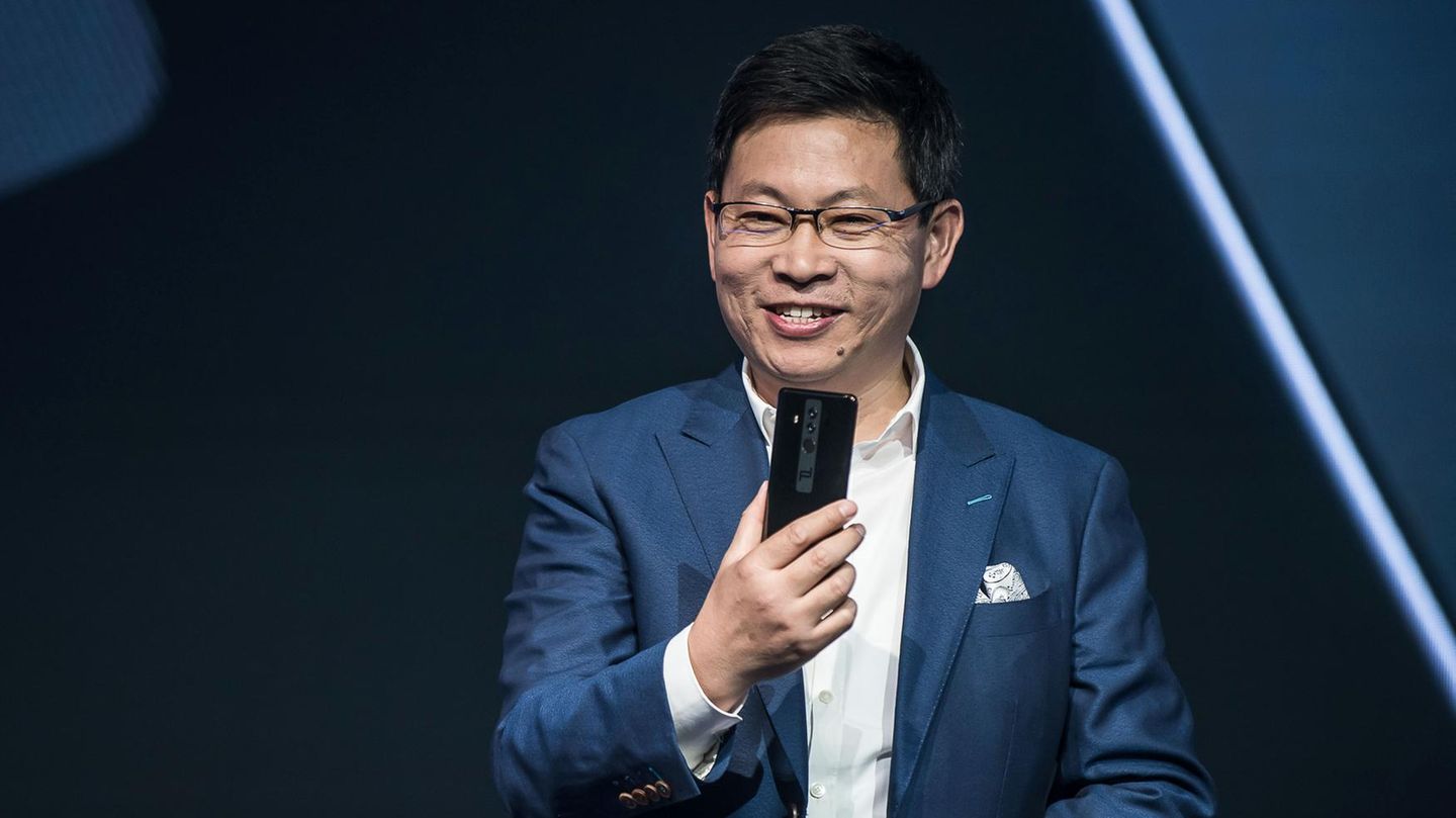 Huaweis Smartphone-Chef Richard Yu präsentiert das Mate 10 Pro