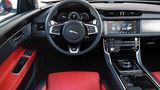 Gediegenes Cockpit: Jaguar XF Sportbrake 2.0