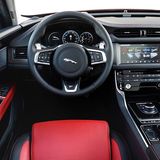 Gediegenes Cockpit: Jaguar XF Sportbrake 2.0