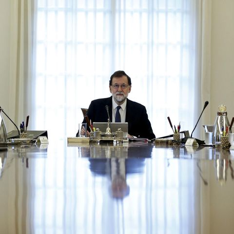 Katalonien-Krise: Mariano Rajoy entmachtet Carles Puigdemont