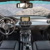 Das Cockpit ist typisch Mercedes