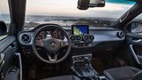 Mercedes hat sich Mühe gegeben, das Cockpit aufzufrischen