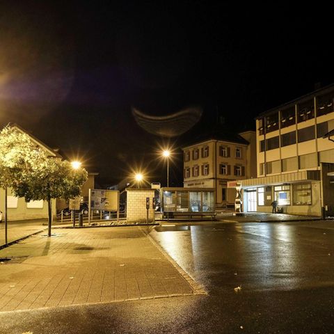Tatort in der Schweiz: Am Postplatz in Flums hat ein 17-Jähriger mehrere Passanten mit einer Axt angegriffen