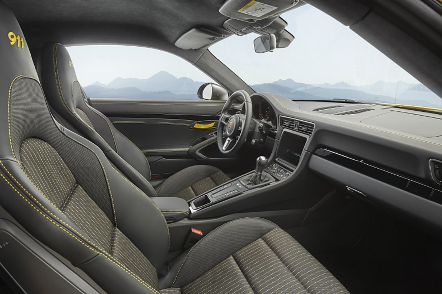 Porsche 911 Carrera T - die Sportsitze mit Textilmittelbahnen