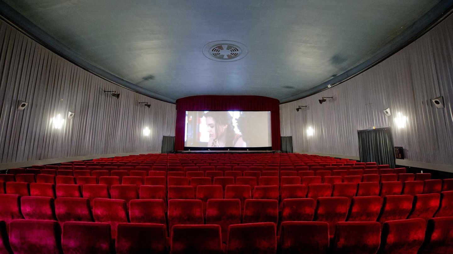 An Allerheiligen gelten im Kino Aufführungsverbote für bestimmt Filme (Symboldbild)