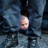 G20 - ein Demonstant des schwarzen Blocks wird festgenommen