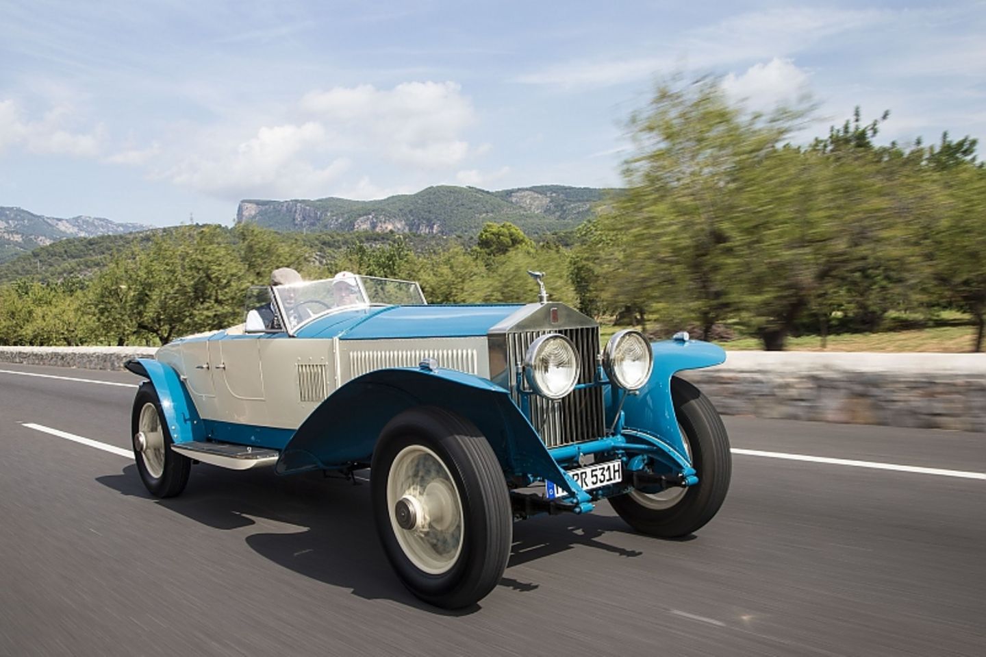 Einmal in Bewegung gekommen, fährt sich der Rolls-Royce 10EX geschmeidig