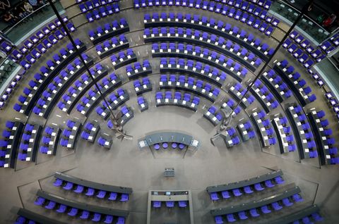 Mit der Konstituierung des Bundestags endet offiziell auch die Amtszeit der bisherigen Bundesregierung