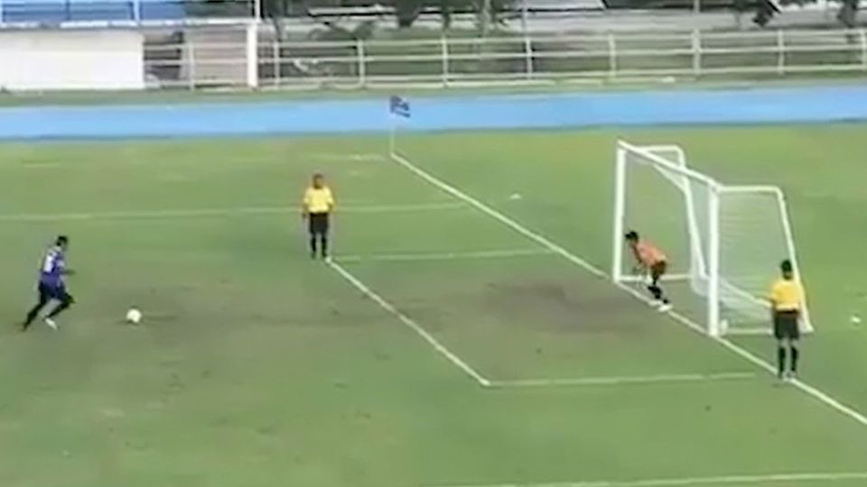 Brasilien: Torwart hält Elfmeter - doch er freut sich viel zu früh