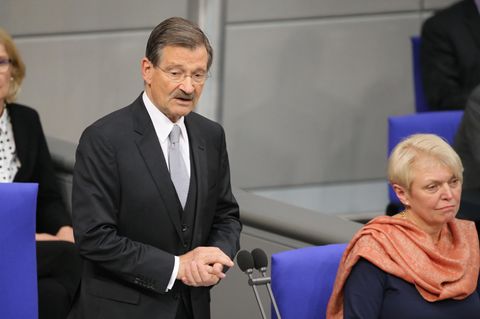 Erste Sitzung: Alterspräsident Solms warnt im Bundestag vor Ausgrenzung