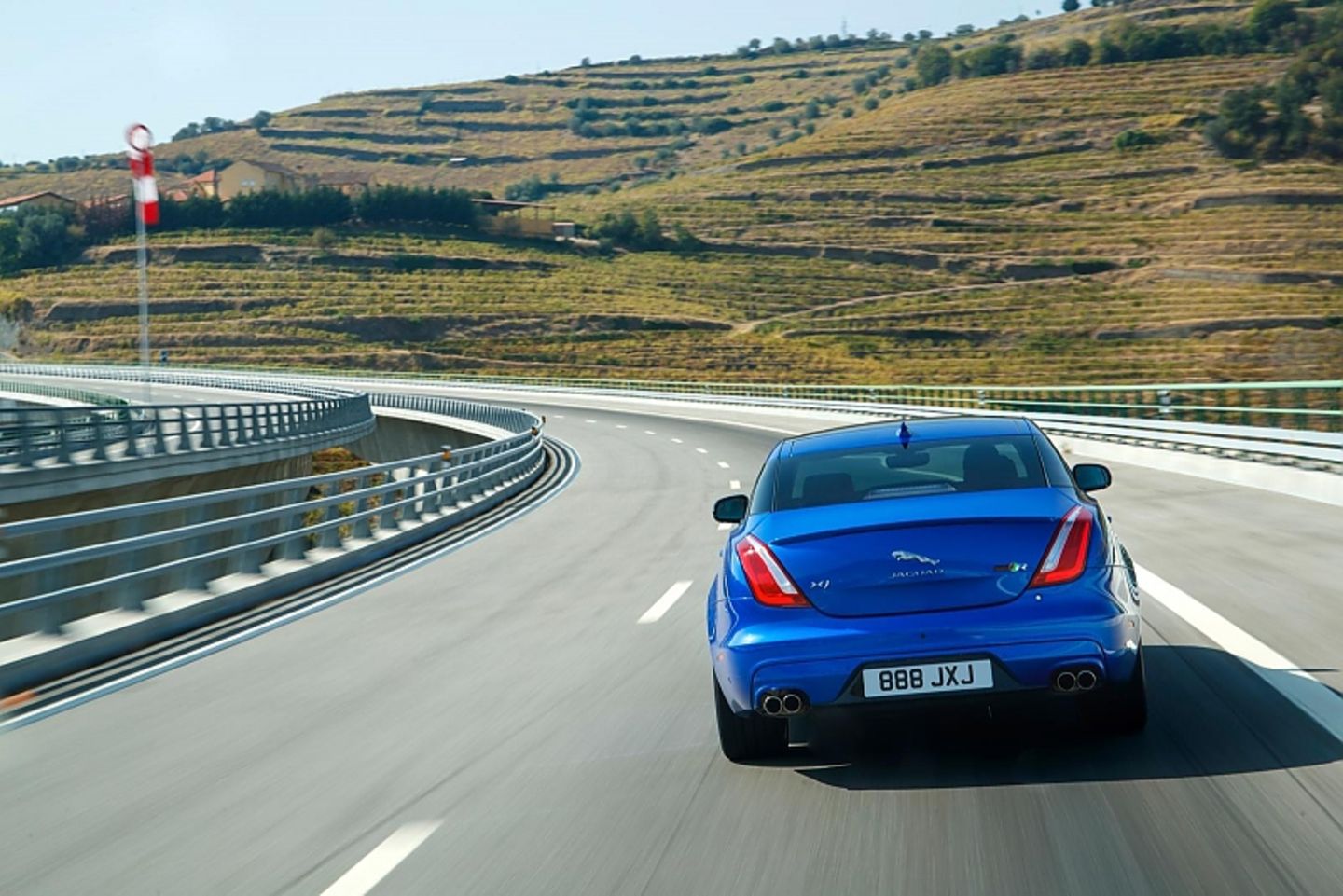 Jaguar XJR575
