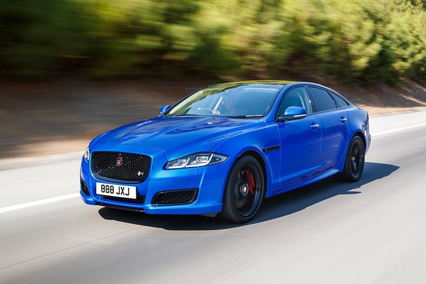 Jaguar XJR575