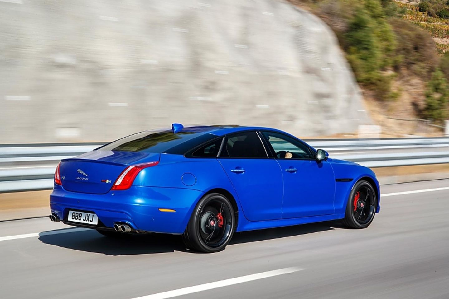 Jaguar XJR575