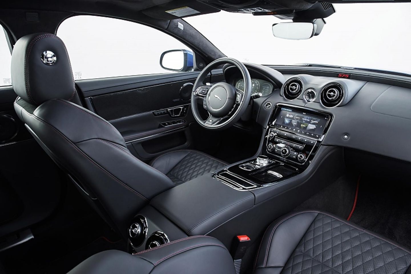 Jaguar XJR575