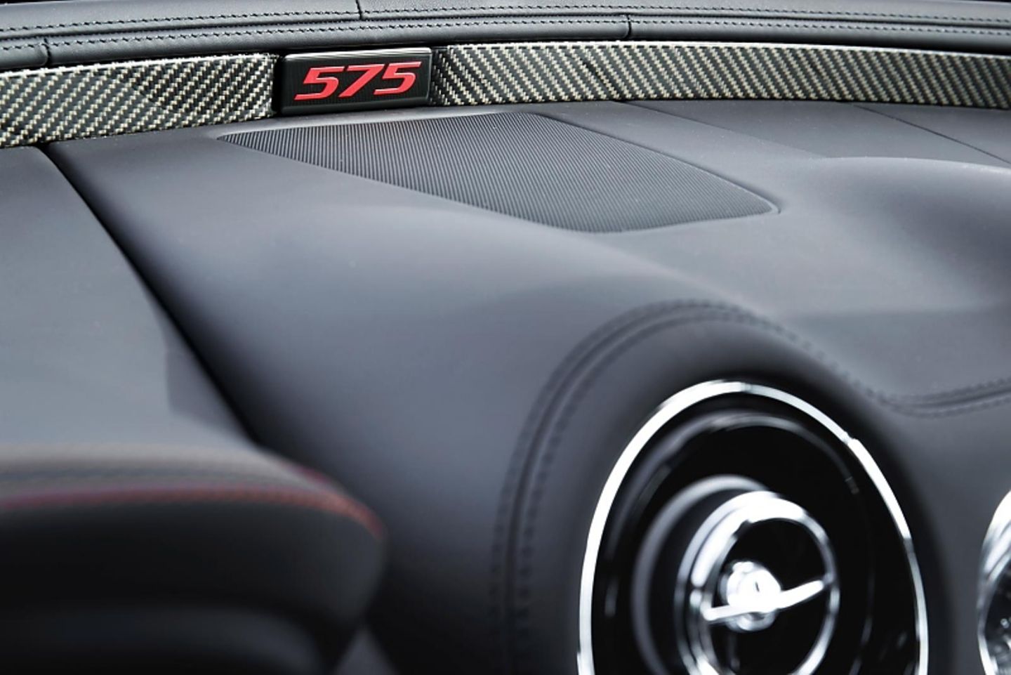 Das XJR575-Logo findet sich überall im Jaguar XJR575