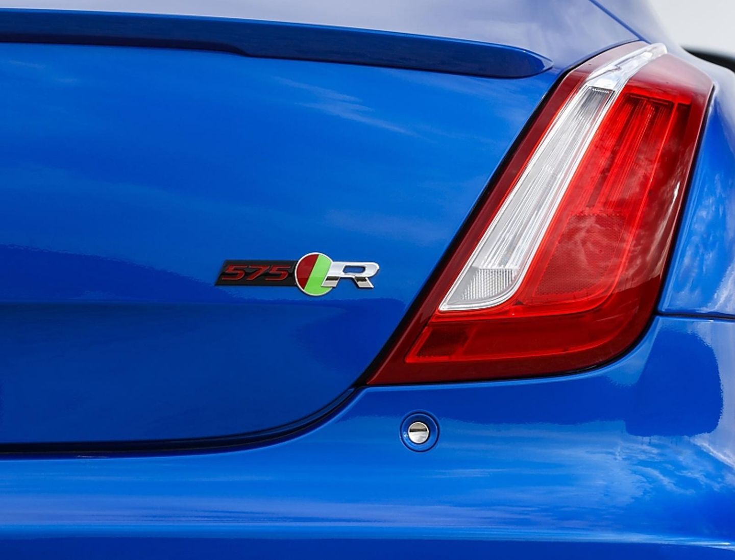 Jaguar XJR575