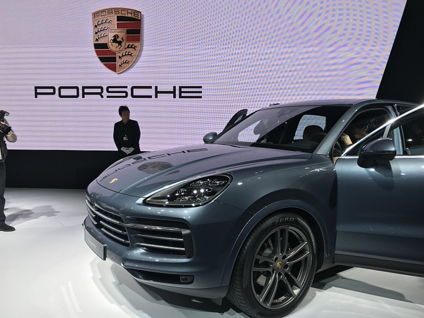 Porsche Messestand mit neuem Cayenne