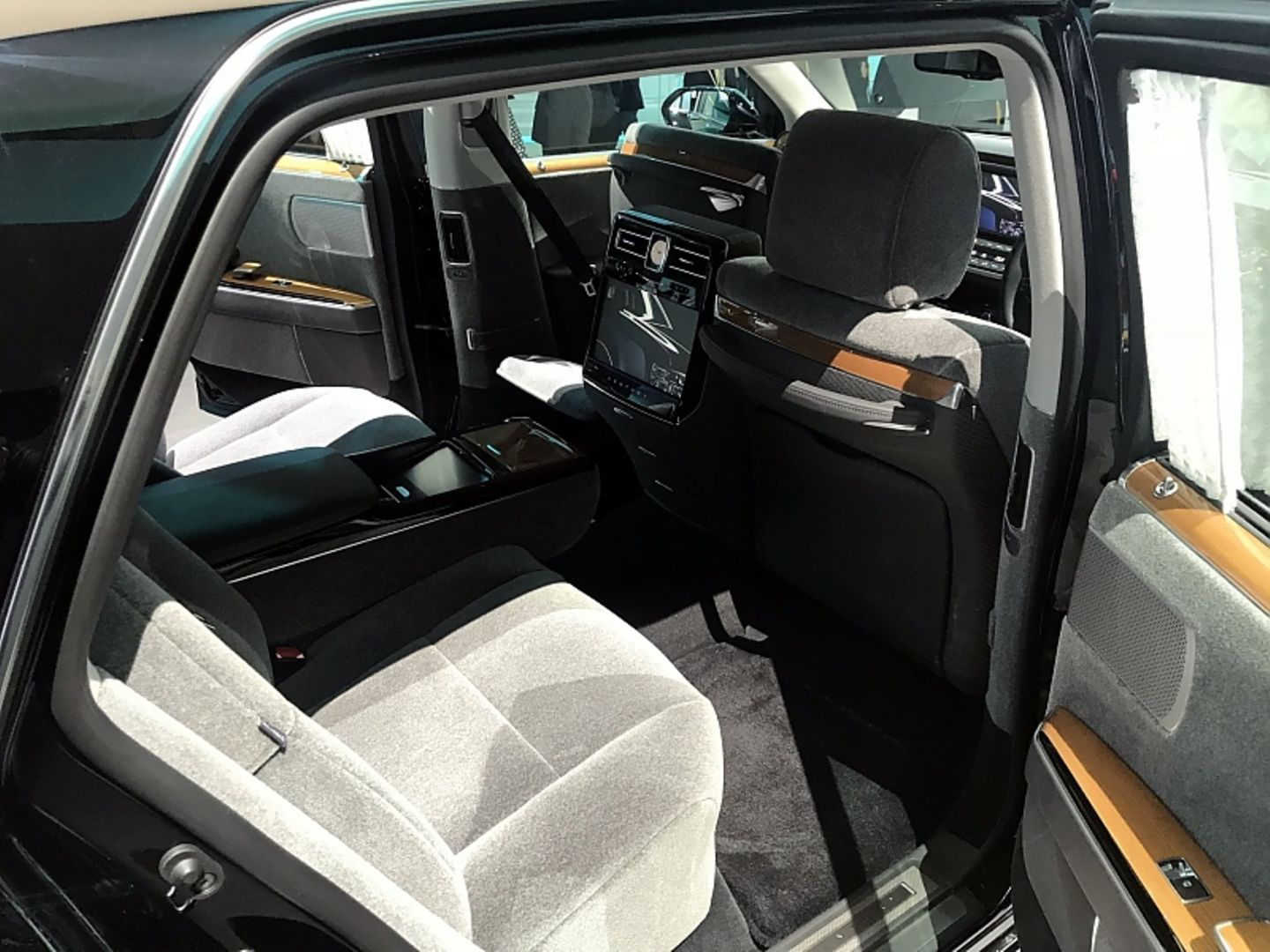 Toyota Century 2018 - Velourssitze statt Leder