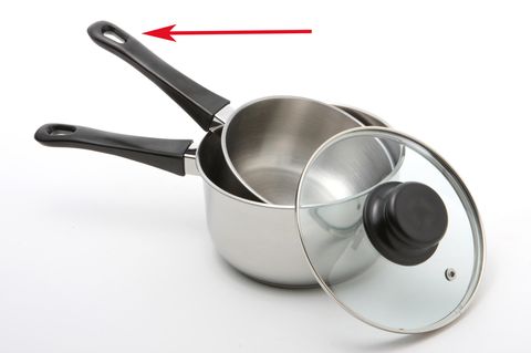 Fragen, die sich jeder stellt: Warum ist im Griff von Töpfen und Pfannen eigentlich ein Loch?