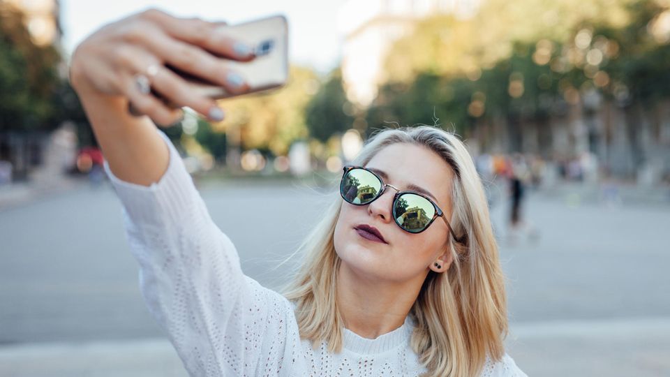 Fotografie: Studie zeigt: Von dieser Seite wirkt man auf Selfies attraktiver