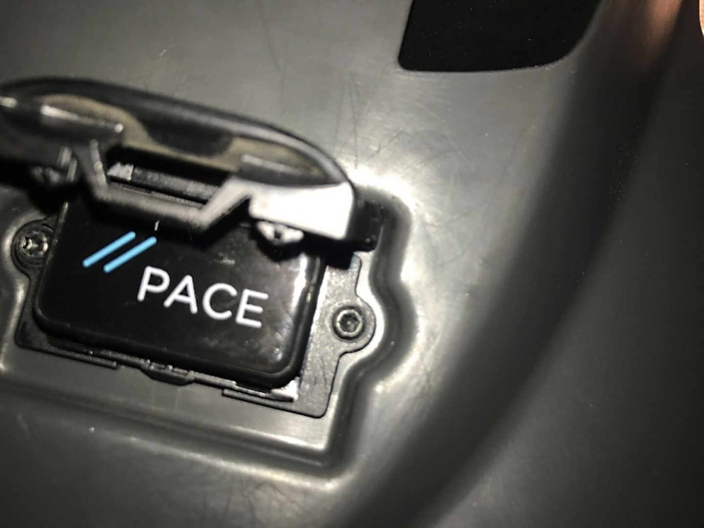 Der Pace Link-Dongle muss immer in der Diagnose-Schnittstelle stecken, sonst funktioniert das System nicht
