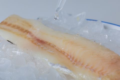 Mit der Zugabe von Wasser lässt sich das Gewicht von Tiefkühlfisch erhöhen