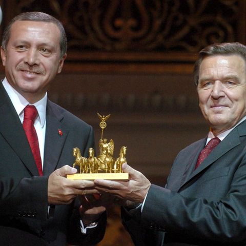 Altkanzler Gerhard Schröder soll Freilassung Steudtners bei Erdogan erwirkt haben