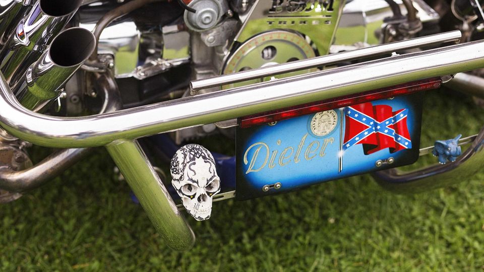 Kutte, Grill und "Dreiradmonster: Auch bei seinem Trike legt Dieter Wert auf Details Auch bei seinem Trike legt Dieter Wert auf Details