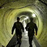 Unterirdische Gänge führen zu den Beobachtungspunkten. Im Laufe der Zeit wurden auch vier von Nordkoreanern gegrabene Spionagetunnel entdeckt, die bis unter das Territorium der DMZ auf südkoreanischer Seite gegraben wurden.