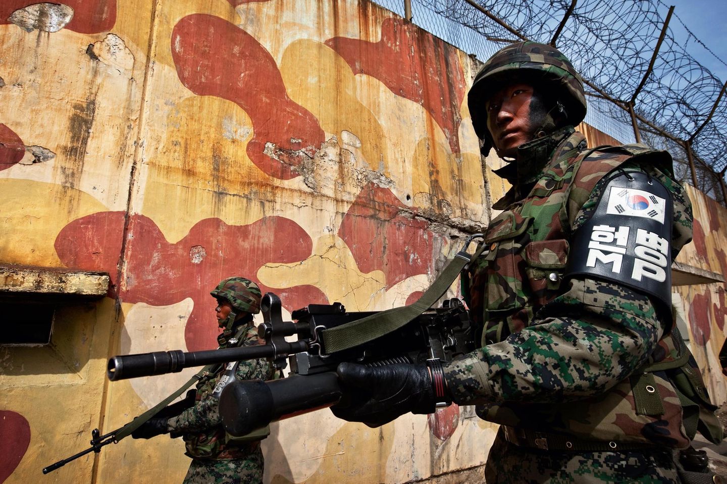 Alles andere als entspannt: Südkoreanische Einheiten geben sich für den Fotografen stets kampfbereit.