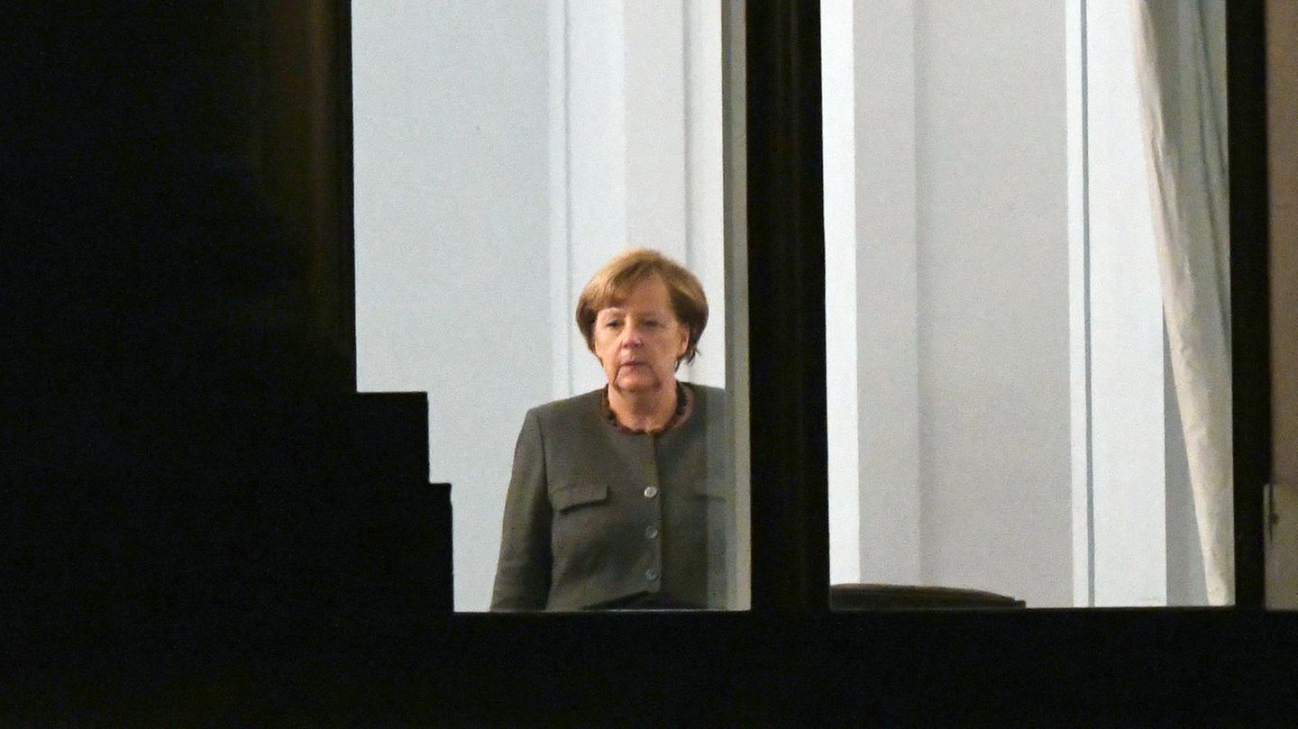 Lange Gesichter bei den möglichen Jamaika-Partnern, auch bei Bundeskanzlerin Angela Merkel (CDU). Die Gespräche stocken.