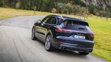 Kurven gehören zu den Stärken des Porsche Cayenne Turbo