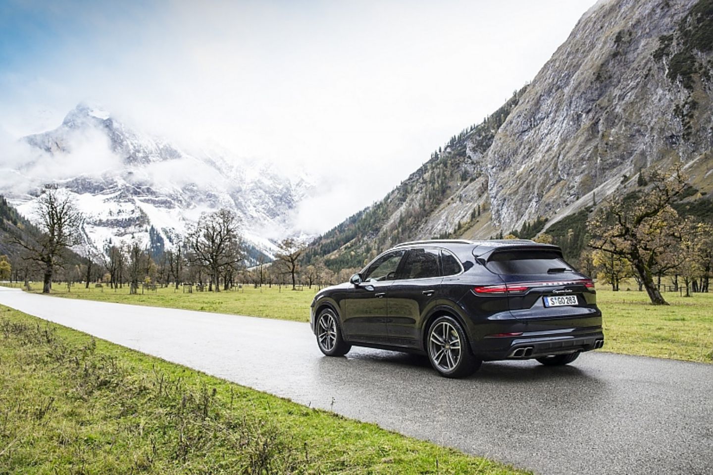 Der Porsche Cayenne Turbo kostet mindestens 138.850 Euro
