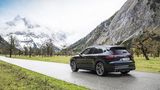 Der Porsche Cayenne Turbo kostet mindestens 138.850 Euro